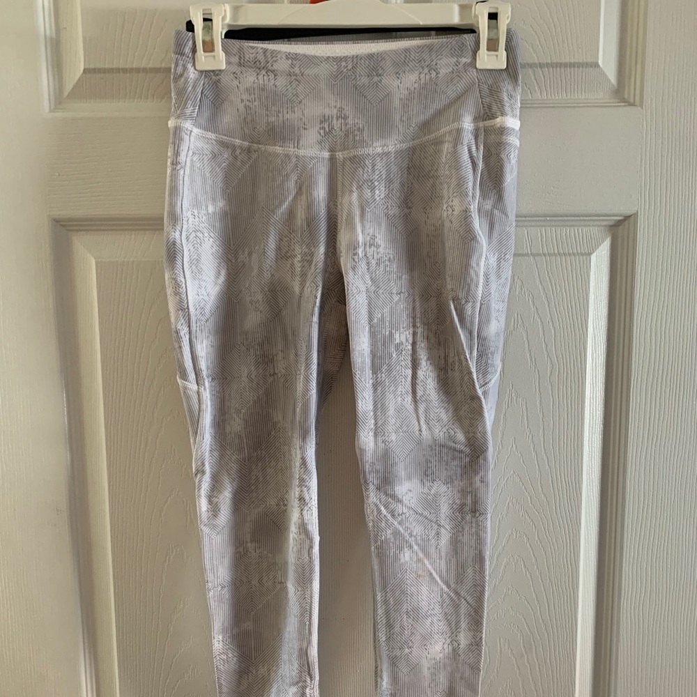 Carrie Underwood leggings